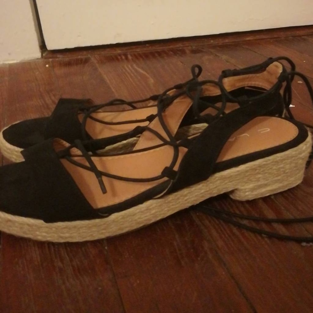 C. Label Espadrilles - Picture 2 of 4